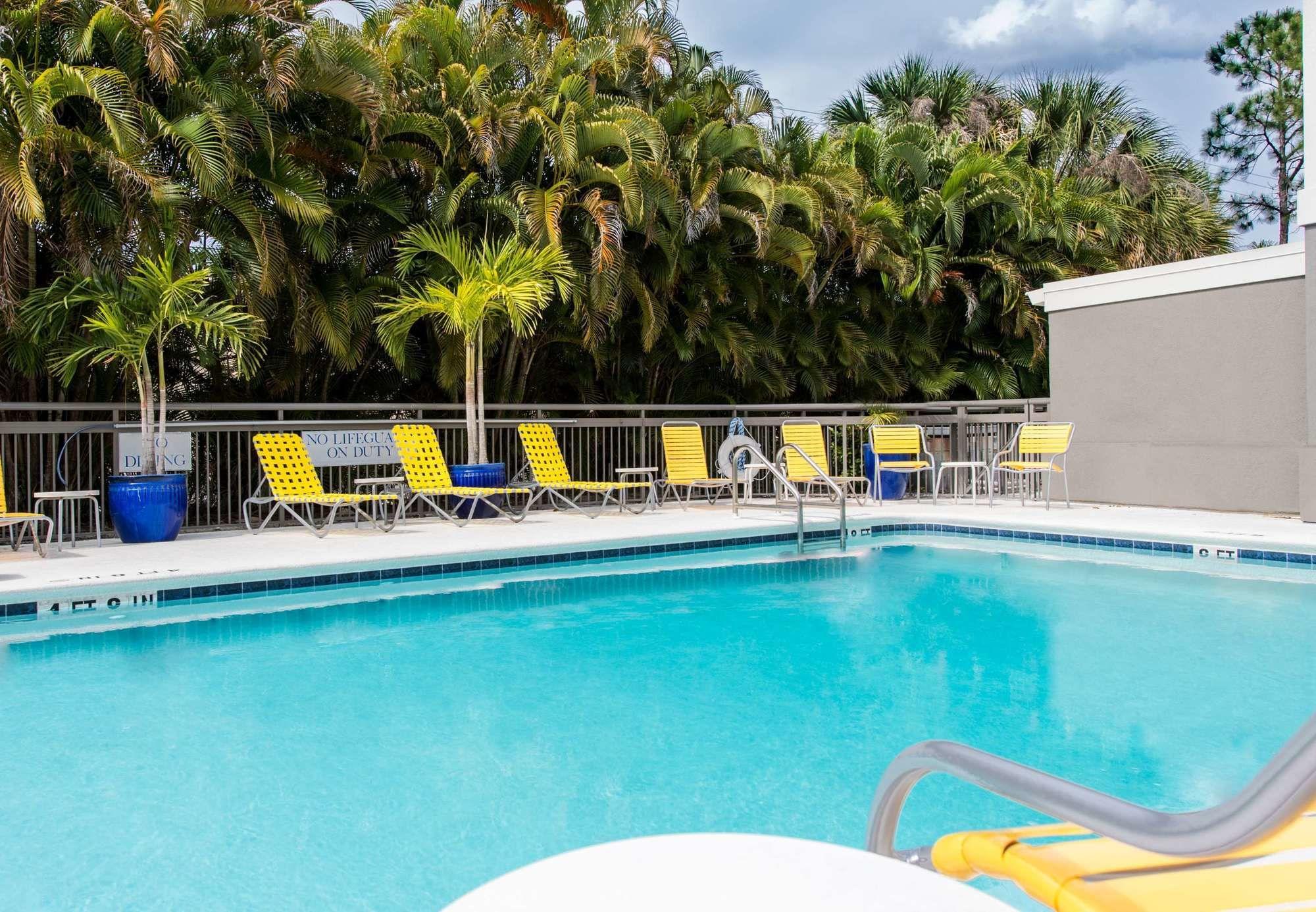 Fairfield Inn & Suites By Marriott Fort Myers Cape Coral Cypress Lake Extérieur photo