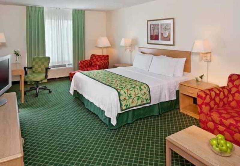 Fairfield Inn & Suites By Marriott Fort Myers Cape Coral Cypress Lake Chambre photo